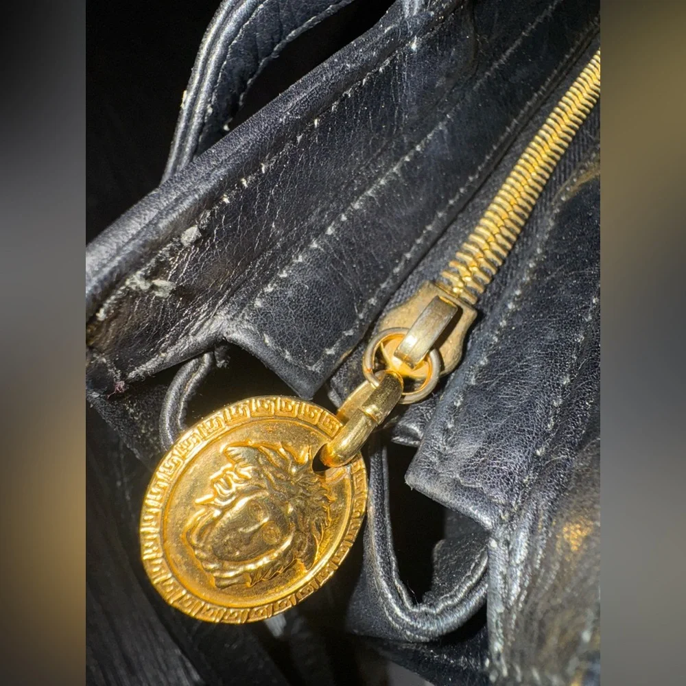1990s Gianni Versace Couture Medallion Black leather Chain Bag - Picture 12 of 12
